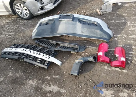 2020 Chevrolet Silverado 1500 Custom z USA, uszkodzony, nr VIN 1GCUYBEF0LZ249658